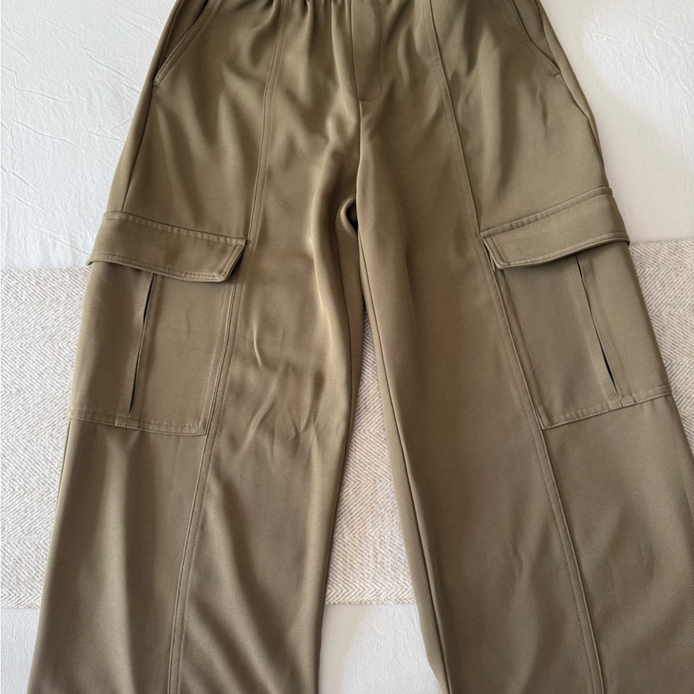 Women’s Green / taupe Cargo Pants pull on